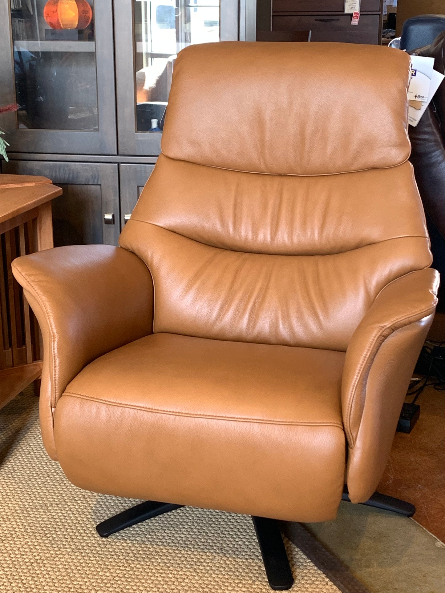 Hjort Knudsen 8051 Superior Swivel Recliner Small - showroom model